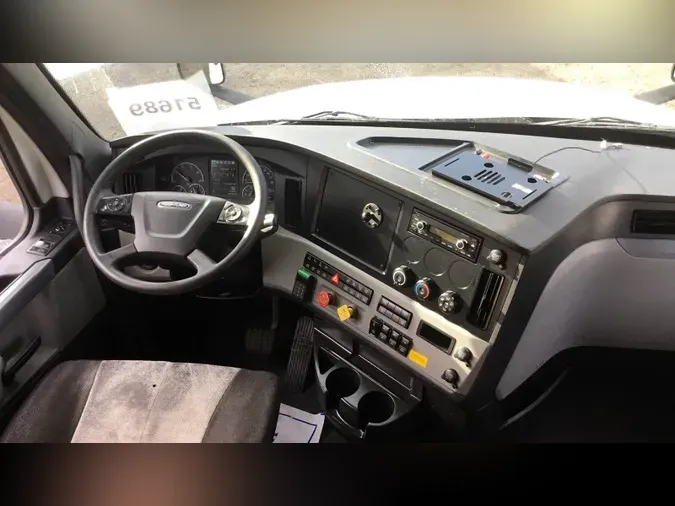 2021 Freightliner Cascadia 126