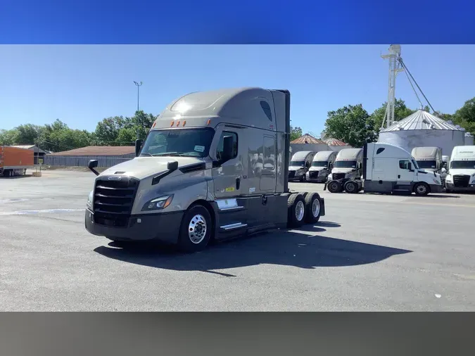 2025 Freightliner Cascadia 126