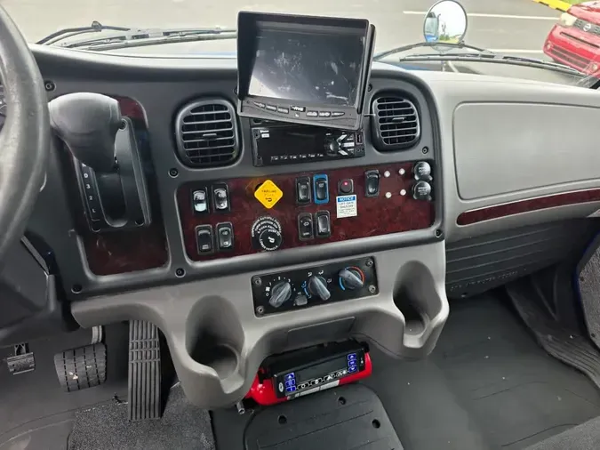 2019 FREIGHTLINER/MERCEDES M2 106
