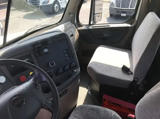 2017 FREIGHTLINER X12564ST