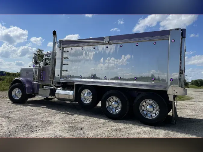 2021 Peterbilt 389