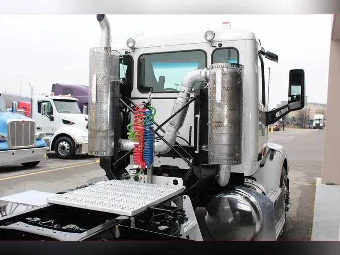2015 Peterbilt 579b8ebf84476a032cc437d314a3c4fc23a