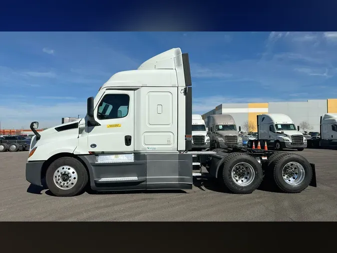 2021 Freightliner Cascadia 126