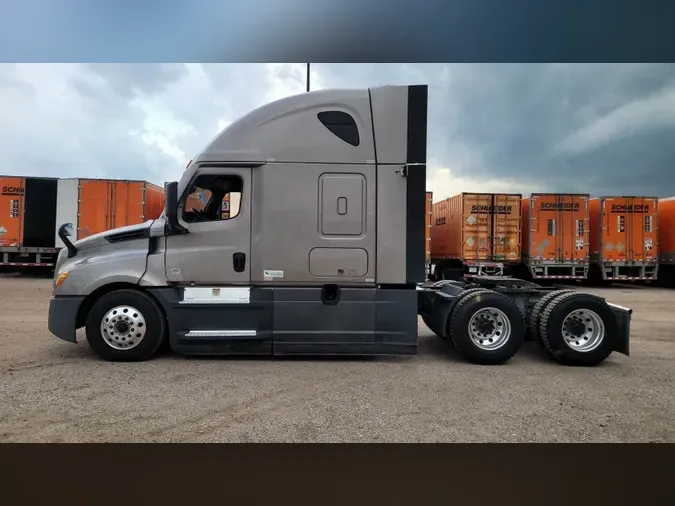 2021 Freightliner Cascadia 126