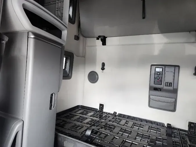 2019 VOLVO VNL64T760