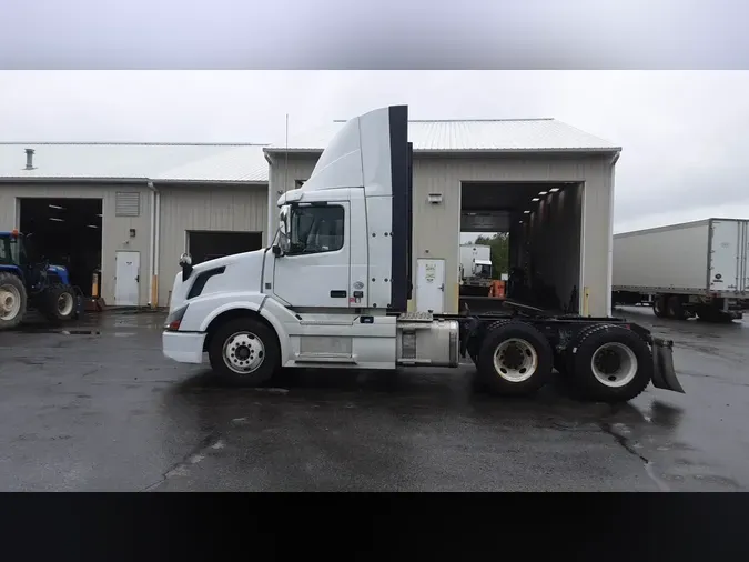 2017 Volvo VNL300