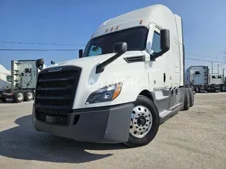 2021 FREIGHTLINER Cascadia 126