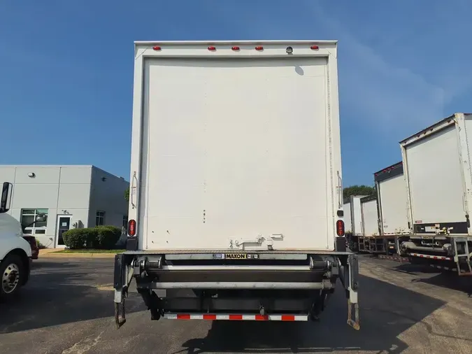2018 FREIGHTLINER M2 106