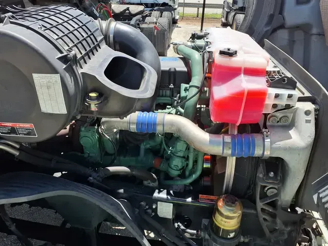 2018 VOLVO VNL42T 300