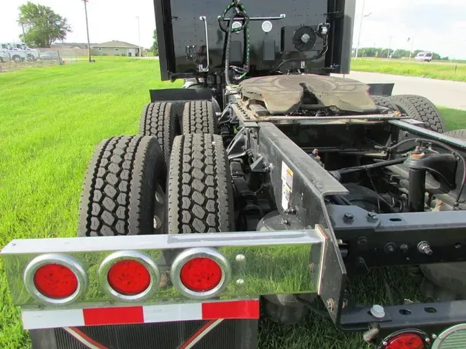 2023 Kenworth W990