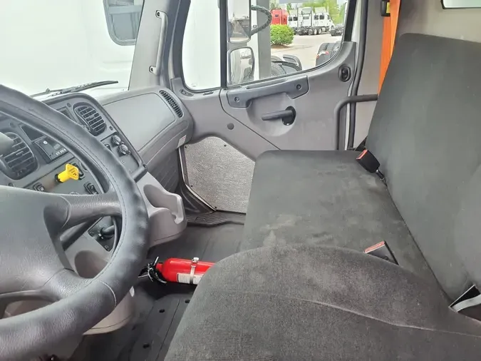 2017 FREIGHTLINER M2 106