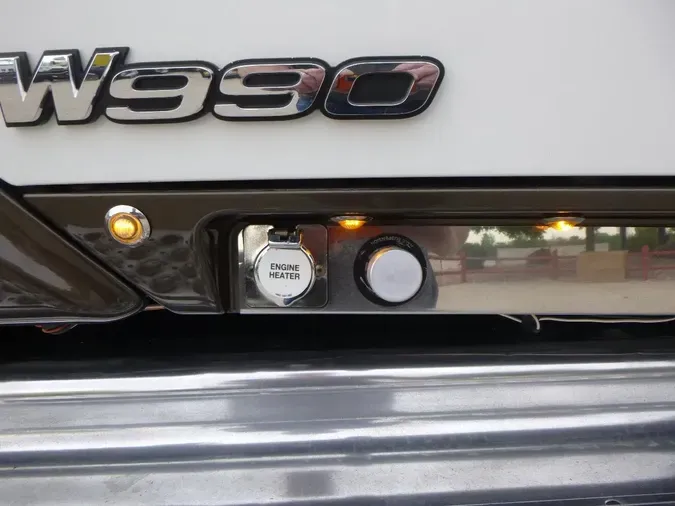 2021 Kenworth W990