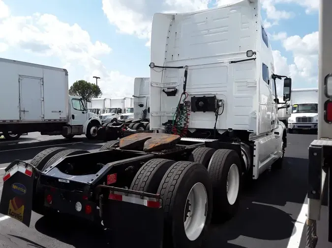 2020 VOLVO VNL64T-760