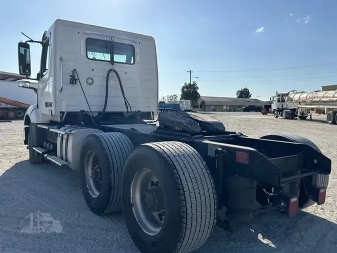 2019 VOLVO VNR62T300