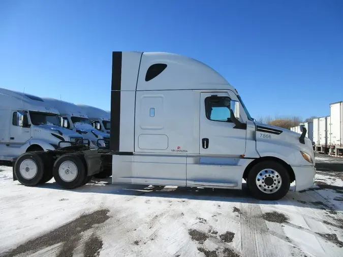 2023 FREIGHTLINER Cascadia 126