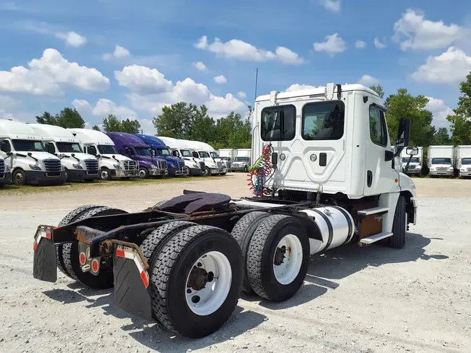 2016 FREIGHTLINER CASCADIA 125b90c6edf8549a2ec383e61fdca437865