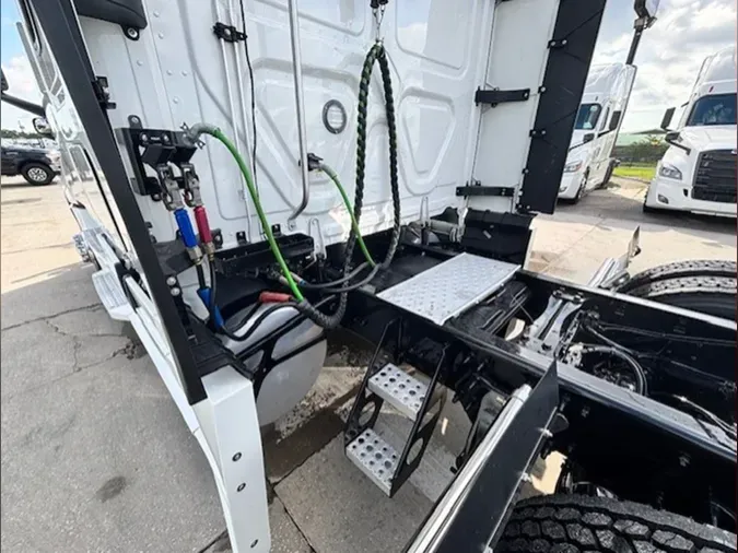 2023 Freightliner Cascadia 126