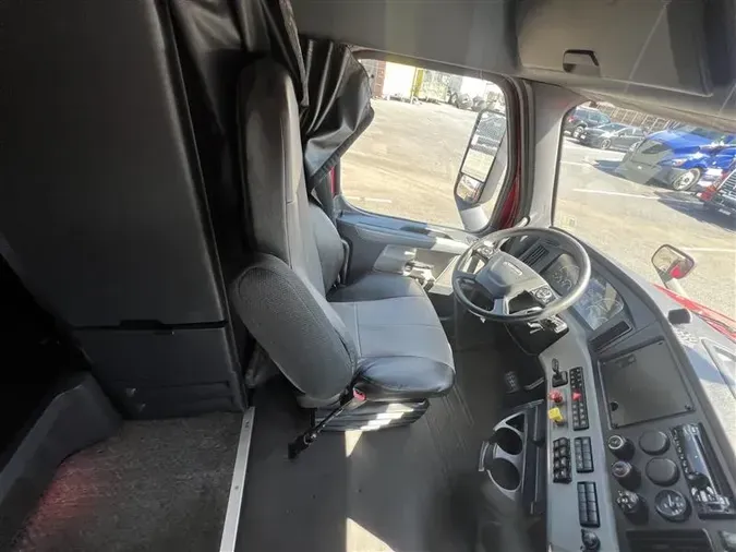 2019 FREIGHTLINER CA126