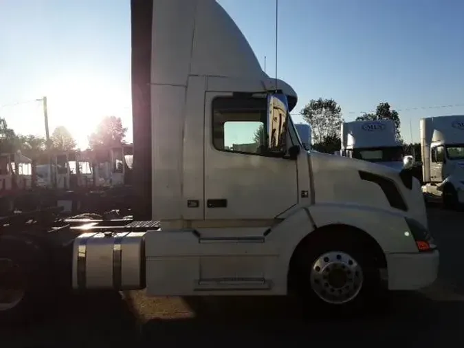 2017 Volvo VNL300