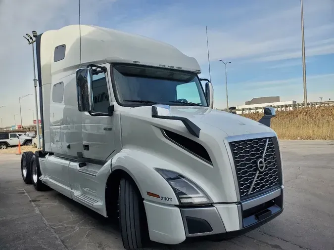 2021 VOLVO VNL64T760