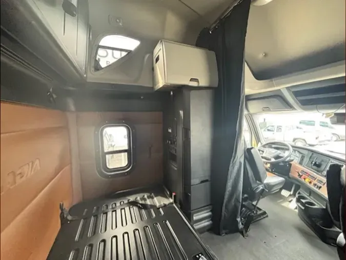 2021 Freightliner Cascadia 126