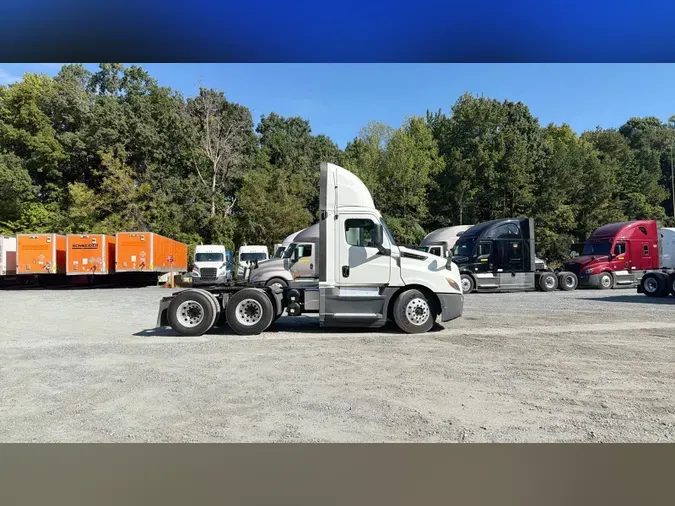 2020 Freightliner Cascadia 126