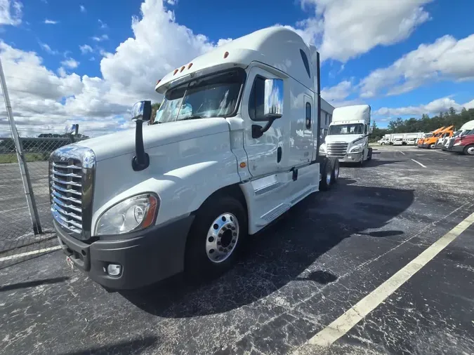 2019 FREIGHTLINER/MERCEDES CASCADIA 125