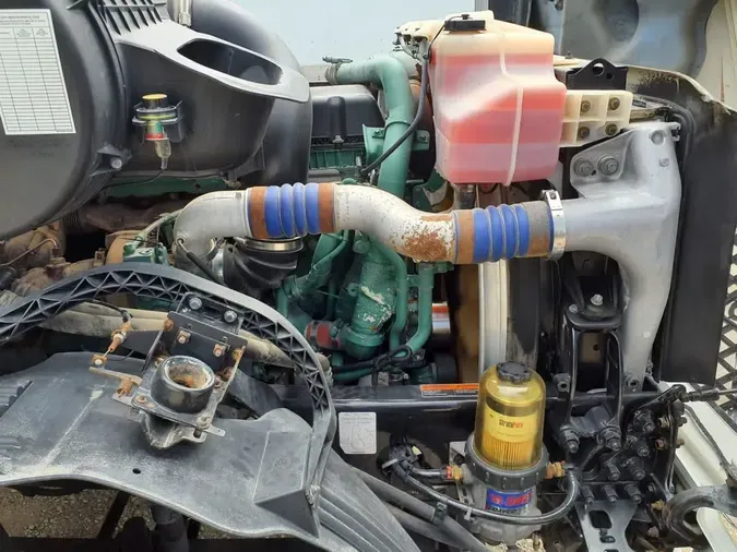 2016 VOLVO VNL64TRACTOR