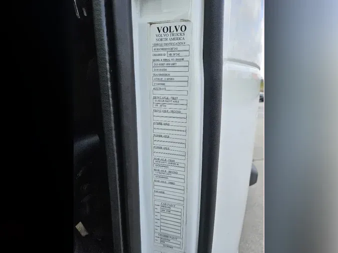 2022 VOLVO VNL64T860
