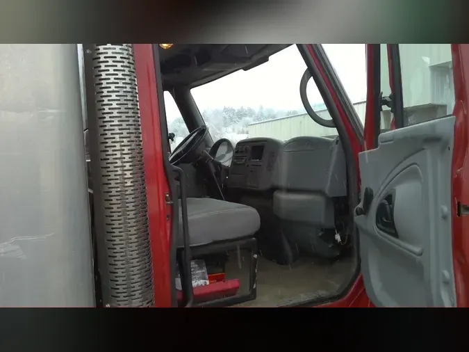2004 INTERNATIONAL 4300