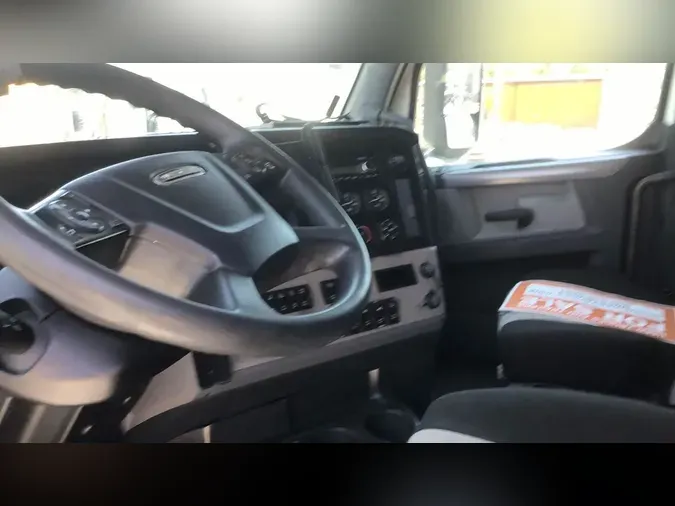 2022 Freightliner Cascadia 126