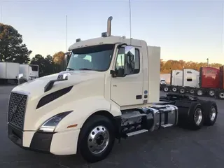 2020 VOLVO VNL300