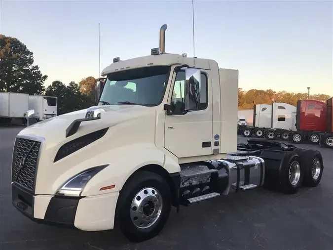 2020 VOLVO VNL300b923d63a3fba4eb0479e1e70c53058b8