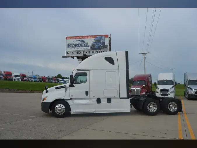 2022 FREIGHTLINER Cascadia 126