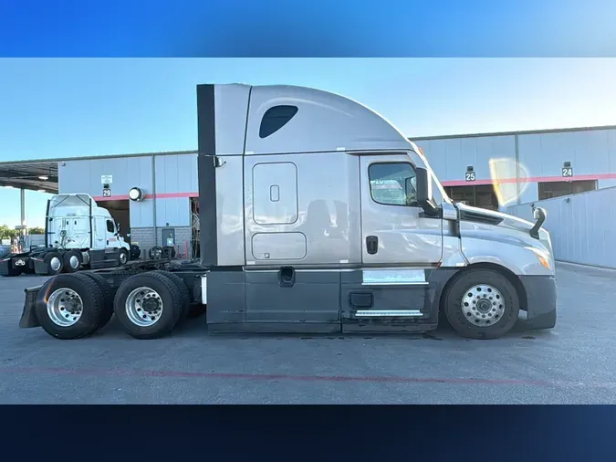 2022 Freightliner Cascadia 126