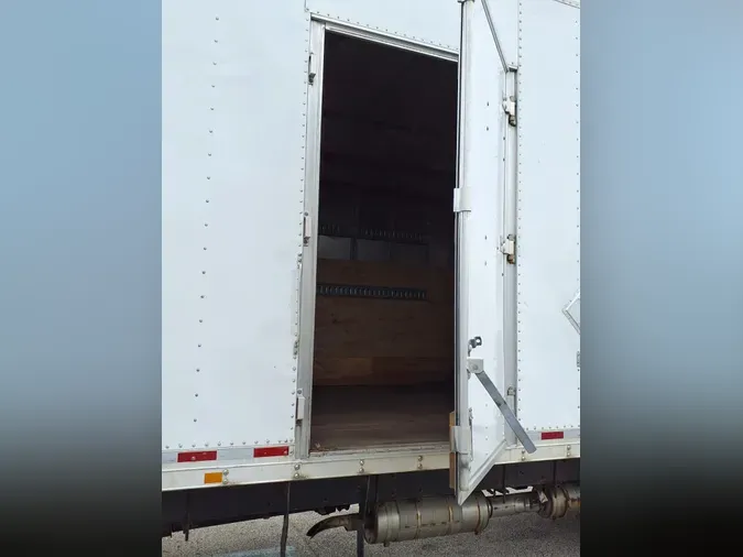 2017 FREIGHTLINER M2 106