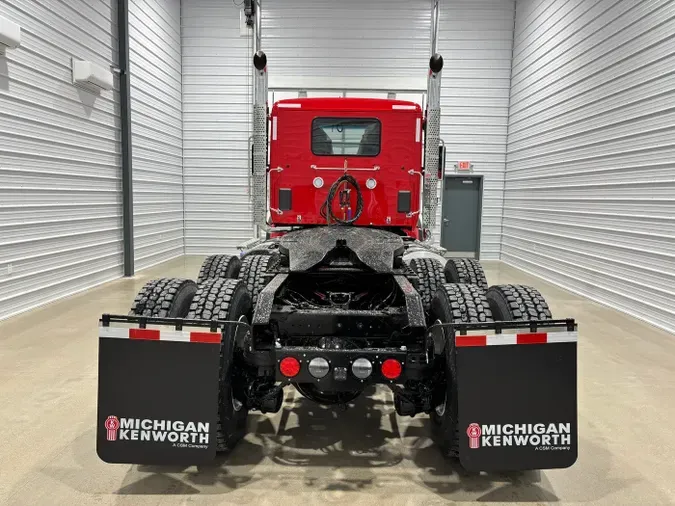 2027 Kenworth T880