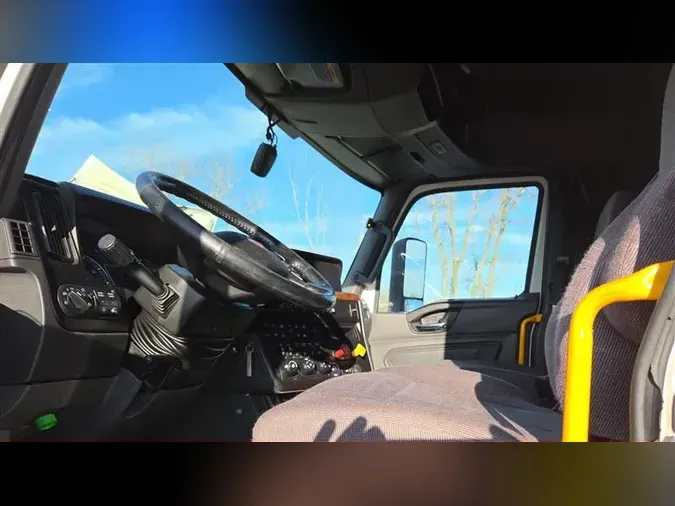 2021 INTERNATIONAL LT