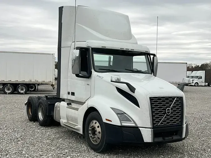 2018 Volvo VNL300b9399d5069d36209638ba7956a04411e