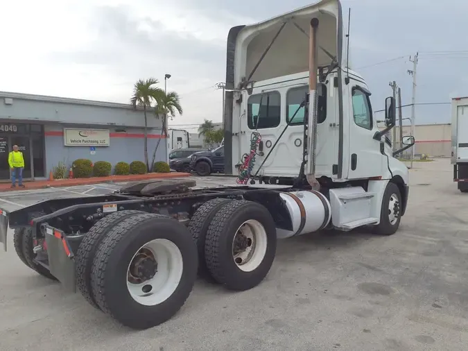 2019 FREIGHTLINER NEW CASCADIA PX12664