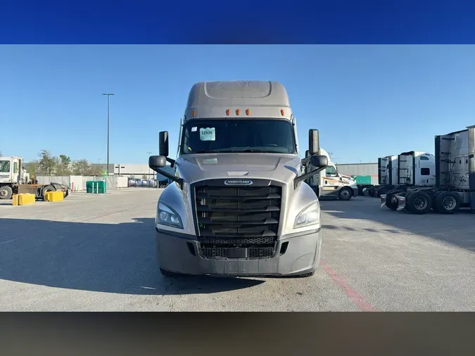 2024 Freightliner Cascadia 126b93b4d21c482f2f87bb669d3120760b5