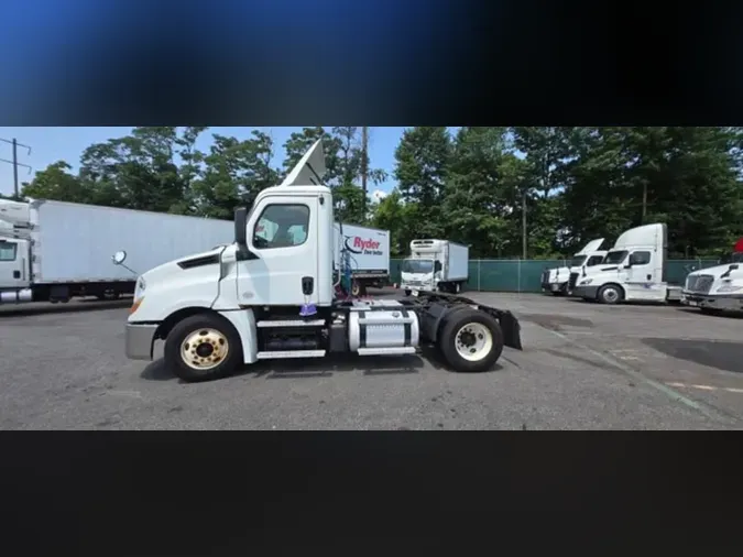 2020 FREIGHTLINER/MERCEDES NEW CASCADIA 126b93cca12011383e5ef0f5cb5c1ea8b49