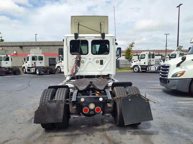 2016 FREIGHTLINER/MERCEDES CASCADIA 113