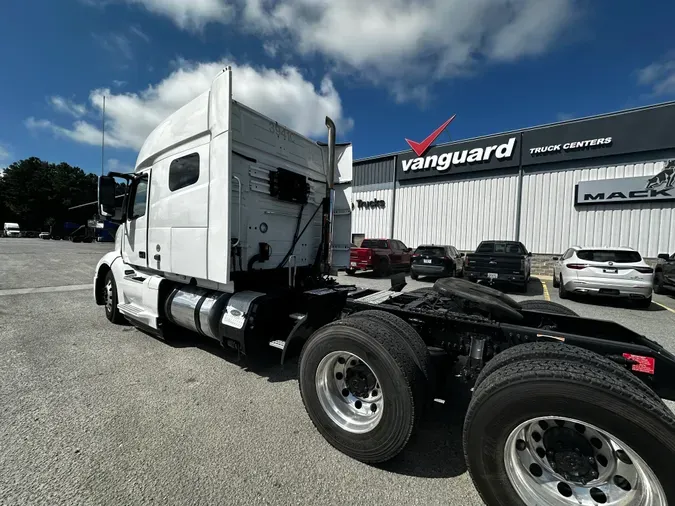 2019 Volvo VNL64T740