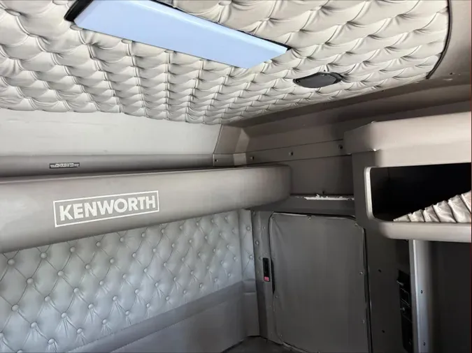 2023 Kenworth W900