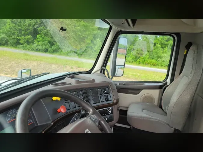 2018 Volvo VNL300