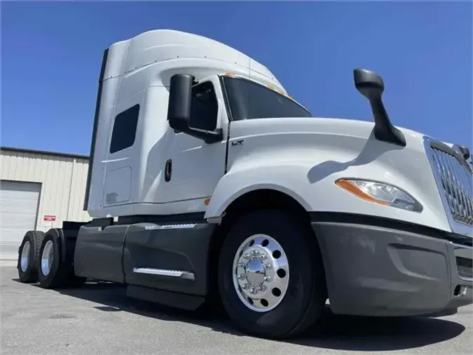 2018 INTERNATIONAL LT