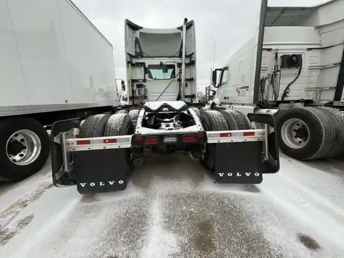 2025 VOLVO VNL64T300