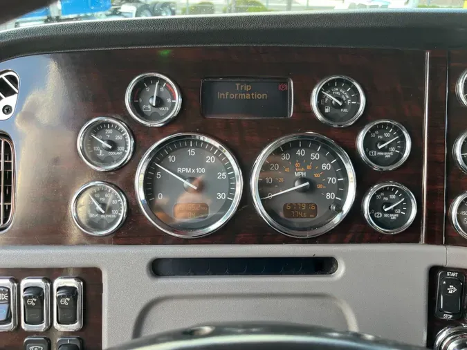 2020 Peterbilt 389