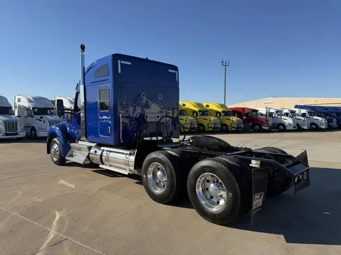 2022 Kenworth W990